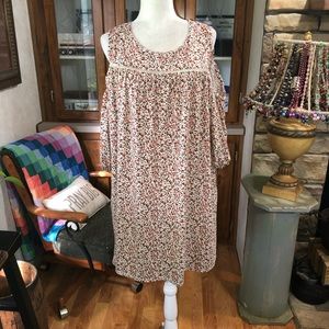 ROBERT LOUIS SIZE 2X WHITE COLD SHOULDER DRESS. BALLON SLEEVE BUTTON KEYHOLE EUC